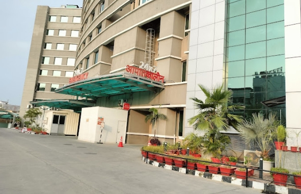 Apollo-Hospitals-Lucknow.jpg
