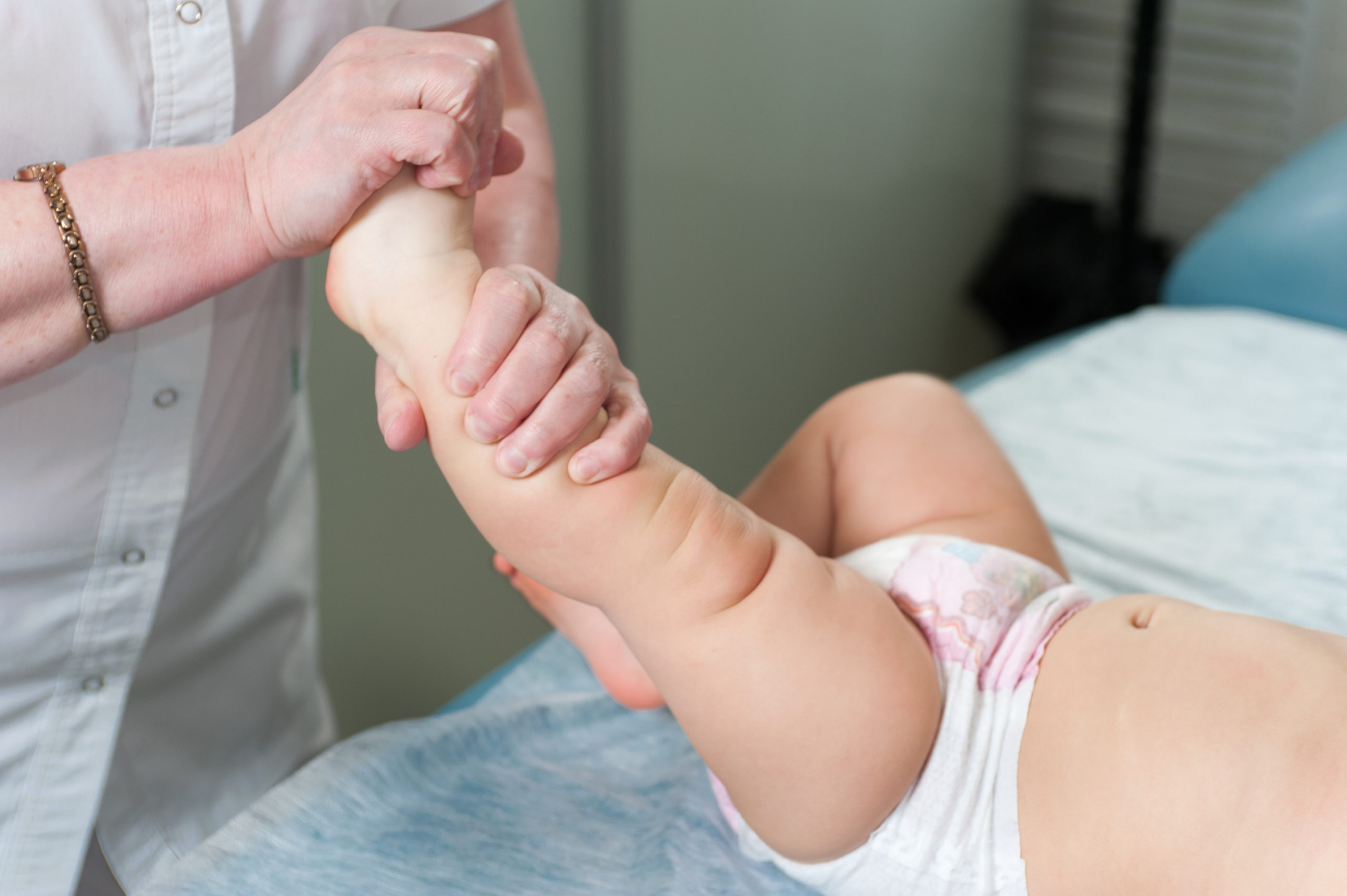 Hypotonia (Muscle Weakness): Signs, Causes, and Treatments