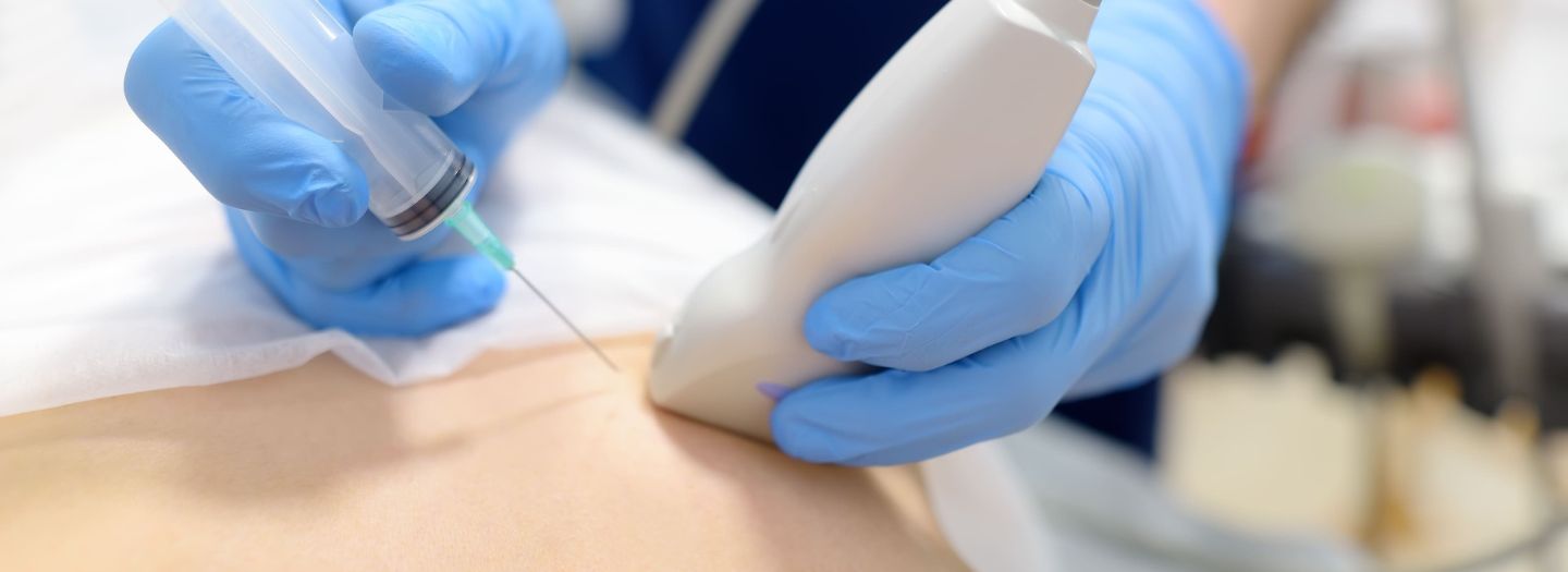 mammalogist-doctor-examines-woman-breasts