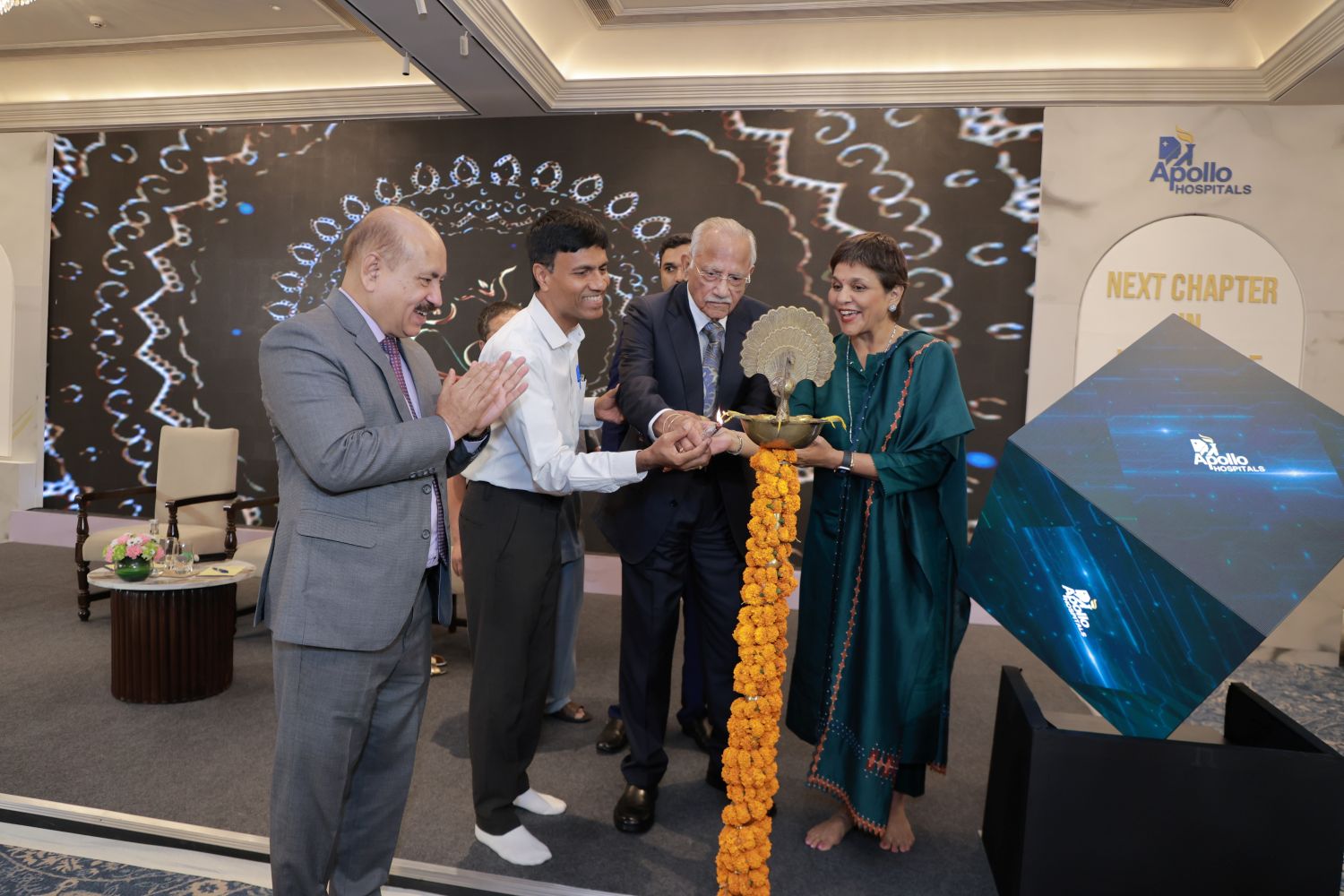 Dr. M. Srinivasan of NITI Aayog inaugurating the initiative, flanked by Dr. Prathap C. Reddy and Dr. Sangita Reddy